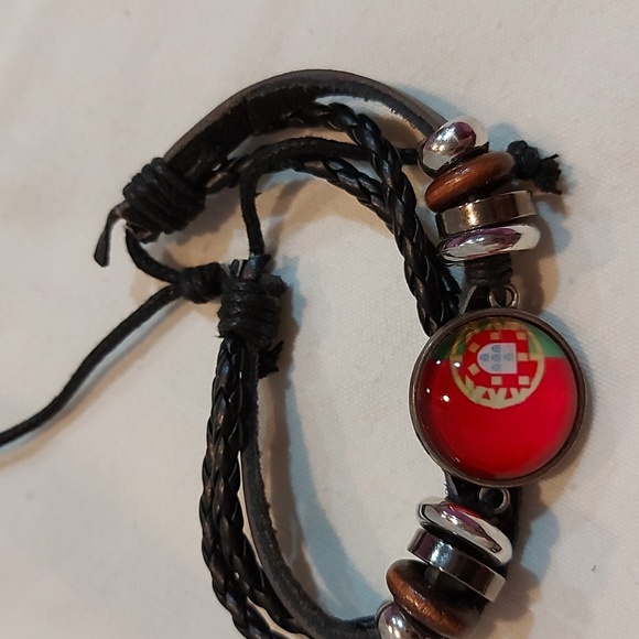 NWOT; Ladie's/Men's Portugal flag leather, adjustable bracelet - Picture 3 of 4